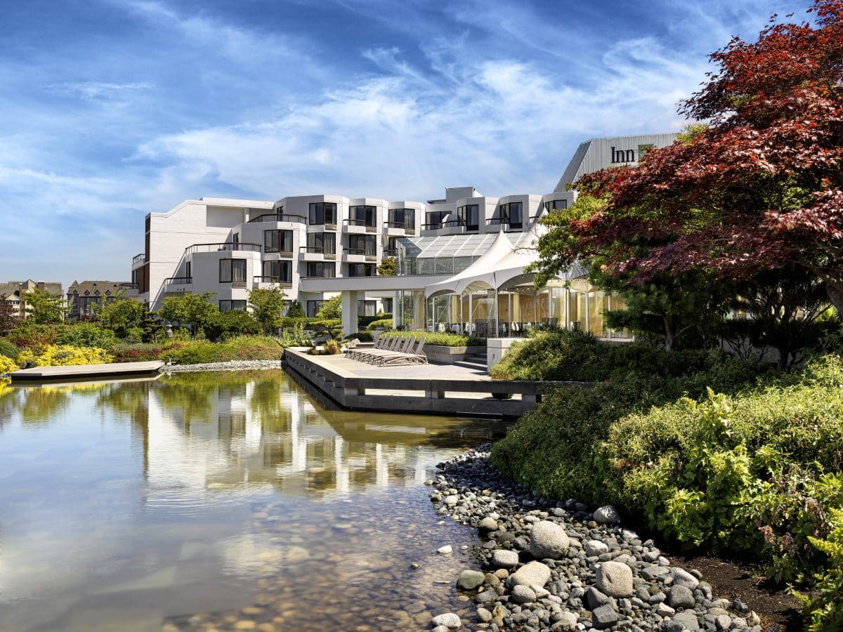 Inn-at-Laurel-Point-Reflecting-Pool-2-1200x900-1.jpg